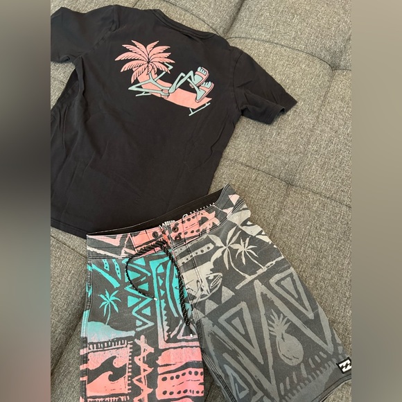 🌴Volcom & Billabong kids bundle 2 boys shorts size 22 & 1 Hurley tshirt size XS - Picture 11 of 11